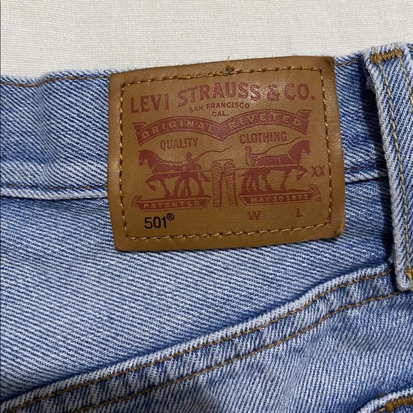 Levi’s 501 Light Wash Denim Shorts Women’s Size 26 - Picture 3 of 5